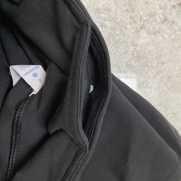 Lululemon ALMOST NEW Tied To It Crop 21” Inseam - Picture 10 of 11